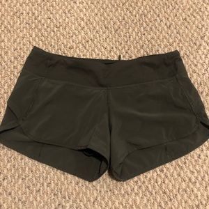 Lululemon Speed Up Shorts size 6